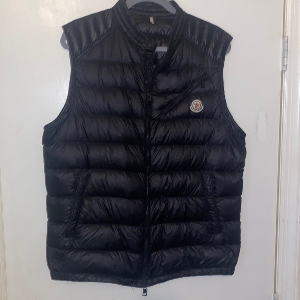 Men’s black Monclair vest